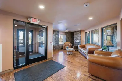Photo 5 - Pinedale Hotel & Suites