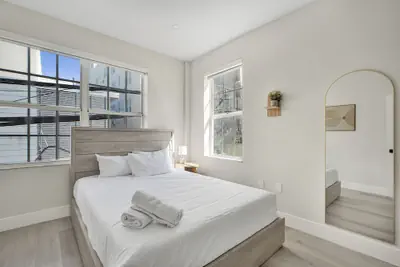 Photo 5 - SoBe Suites 727