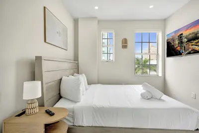 Photo 2 - SoBe Suites 727