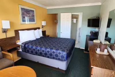 Photo 2 - Budget Inn of Needles