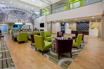 Photo 4 - La Quinta Inn & Suites by Wyndham Tumwater - Olympia