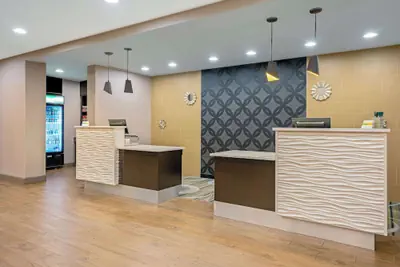 Photo 5 - La Quinta Inn & Suites by Wyndham Tumwater - Olympia