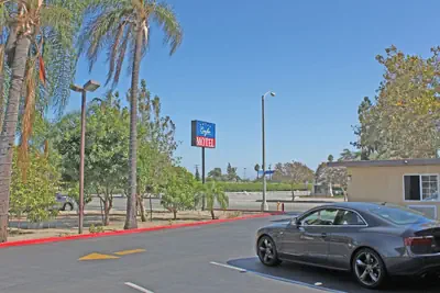 Photo 2 - Royla Motel