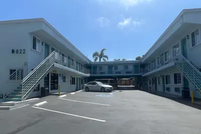 Photo 2 - Super 8 by Wyndham Oceanside Downtown