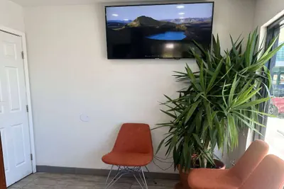 Photo 4 - Super 8 by Wyndham Oceanside Downtown