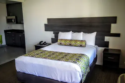 Photo 5 - Jewel City Inn