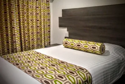 Photo 3 - Jewel City Inn
