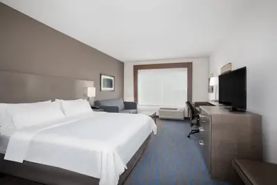 Photo 4 - Holiday Inn Express & Suites Great Bend by IHG