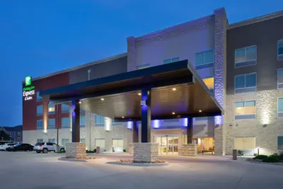 Photo 2 - Holiday Inn Express & Suites Great Bend by IHG