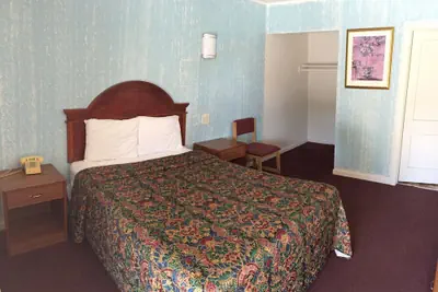 Photo 4 - Mayo Inn