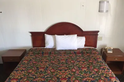Photo 5 - Mayo Inn