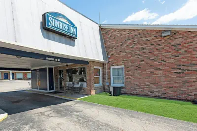 Photo 2 - Sunrise Inn Williamstown