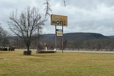 Photo 2 - Sunrise Motel