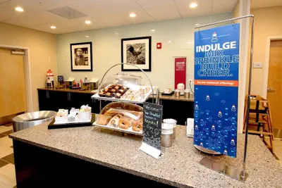 Photo 2 - Hampton Inn Suffolk