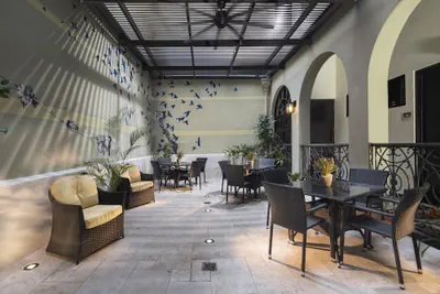 Photo 4 - Decanter Hotel