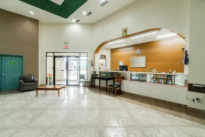 Photo 4 - Lone Star Inn & Suites