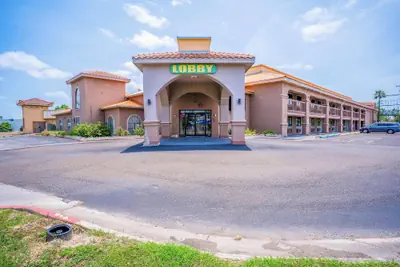 Photo 2 - Lone Star Inn & Suites