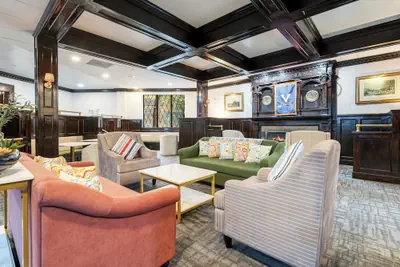 Photo 5 - English Inn of Charlottesville