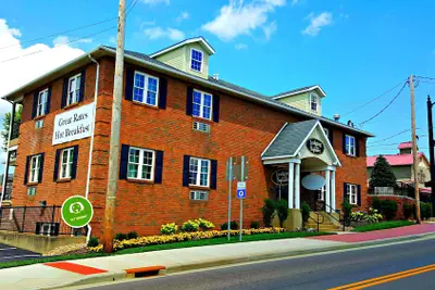 Photo 2 - Lodging on the Square