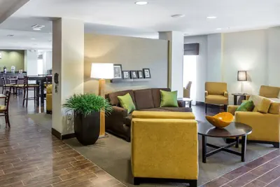 Photo 3 - MainStay Suites Cartersville - Emerson Lake Point