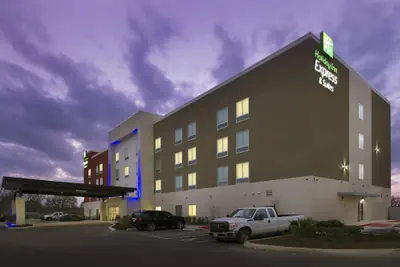 Photo 2 - Holiday Inn Express & Suites New Braunfels by IHG