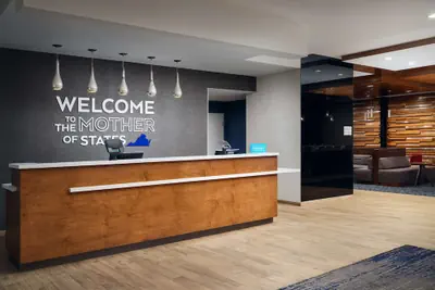 Photo 3 - Hampton Inn & Suites Richmond - Downtown