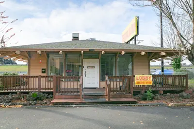 Photo 3 - Centralia Inn