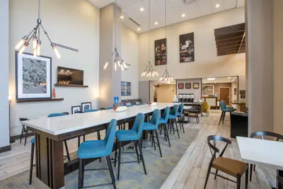 Photo 2 - Hampton Inn & Suites Cincinnati / Kenwood
