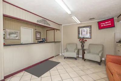 Photo 3 - Red Roof Inn Starkville - University