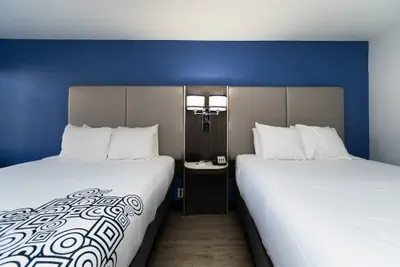 Photo 5 - SureStay Plus Hotel by Best Western Sacramento Cal Expo