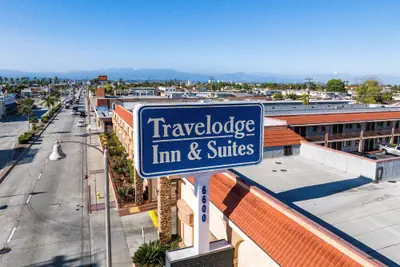 Photo 2 - Travelodge Inn & Suites by Wyndham Bell Los Angeles Area