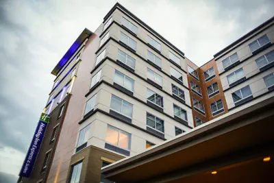 Photo 2 - Holiday Inn Express & Suites Louisville Downtown by IHG