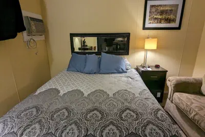 Photo 4 - Colonial Inn Extended Stay By OYO New Ulm