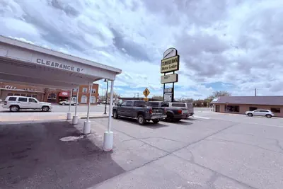 Photo 2 - Tomahawk Motor Lodge Riverton US-26