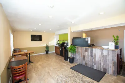 Photo 2 - Budget Inn