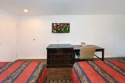 Photo 4 - Budget Inn