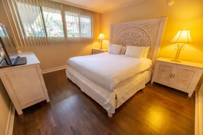 Photo 4 - Cal Mar Hotel Suites