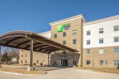Photo 2 - Holiday Inn Express & Suites Shawnee-Kansas City West by IHG