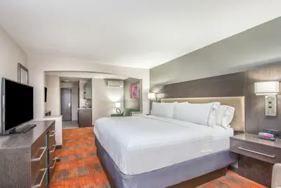 Photo 4 - Holiday Inn Express & Suites Shawnee-Kansas City West by IHG