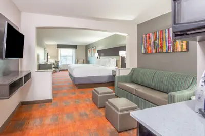 Photo 5 - Holiday Inn Express & Suites Shawnee-Kansas City West by IHG
