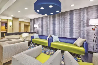 Photo 3 - La Quinta Inn & Suites by Wyndham Niagara Falls