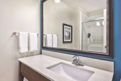 Photo 5 - La Quinta Inn & Suites by Wyndham Niagara Falls