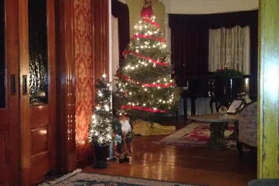 Photo 4 - Victorian Charm Inn