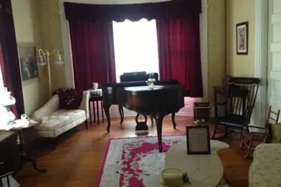 Photo 3 - Victorian Charm Inn