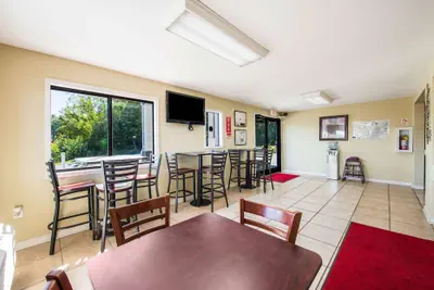 Photo 5 - Econo Lodge Waynesville