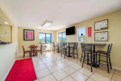 Photo 4 - Econo Lodge Waynesville