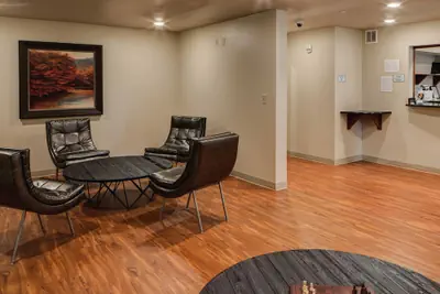 Photo 4 - WoodSpring Suites Columbus NE I-270 Airport