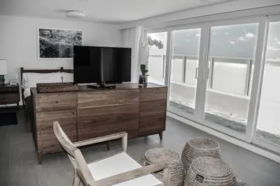 Photo 4 - Tides Inn Hotel
