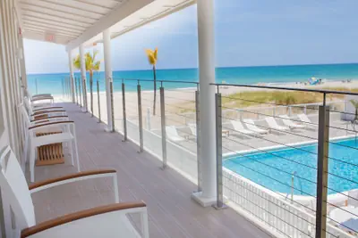 Photo 2 - Tides Inn Hotel