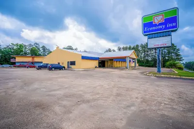 Photo 2 - Economy Inn Livingston By OYO TX US 59